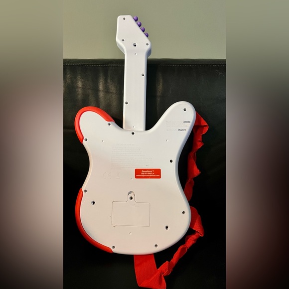 Fisher Price Toddler Guitar 🎸 - Picture 4 of 4